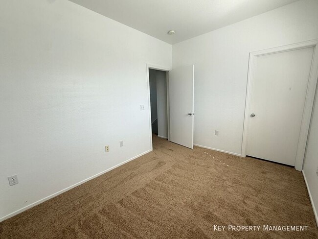 Building Photo - 5975 Barbosa Dr