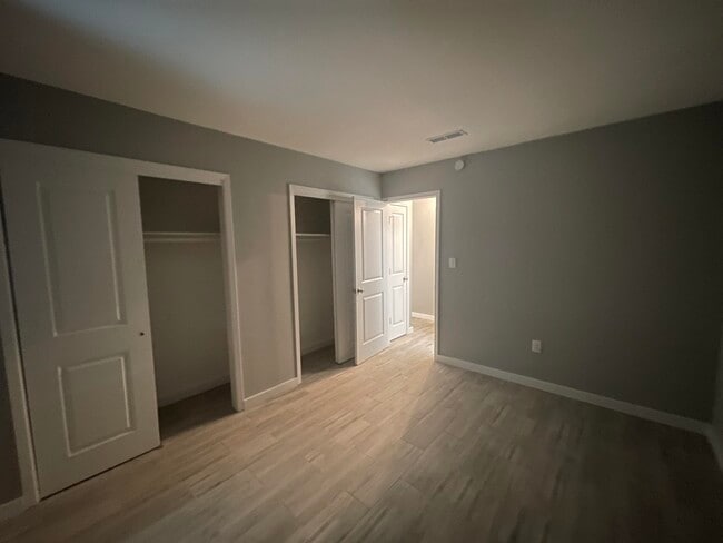 Building Photo - 419 Primrose Cir