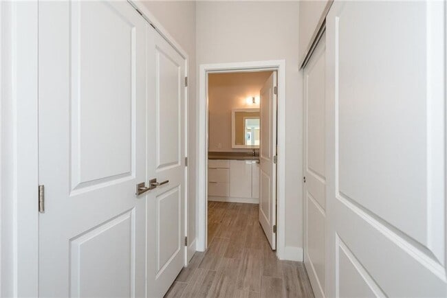 Building Photo - 1105 NE 2nd Ave