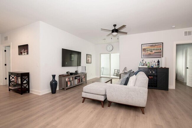 Building Photo - 3101 Govalle Ave