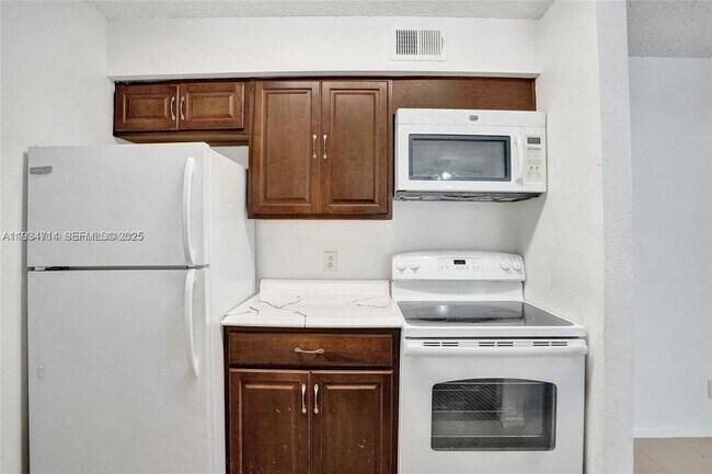 Building Photo - 2946 S University Dr