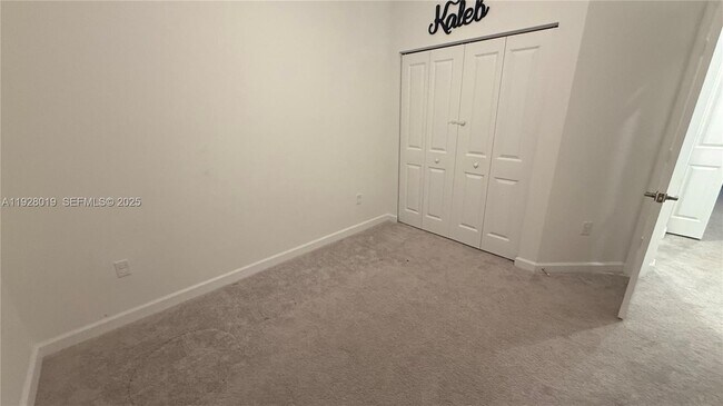 Building Photo - 2833 SE 25th Ave