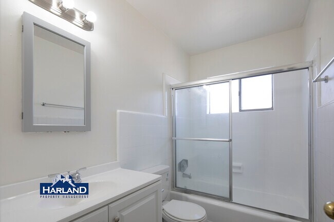 Building Photo - 1031 B Ave