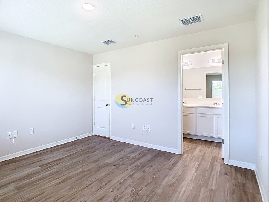 Building Photo - 3821 SW 43rd Ct