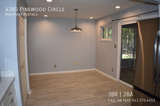 Building Photo - 4385 Pinewood Cir