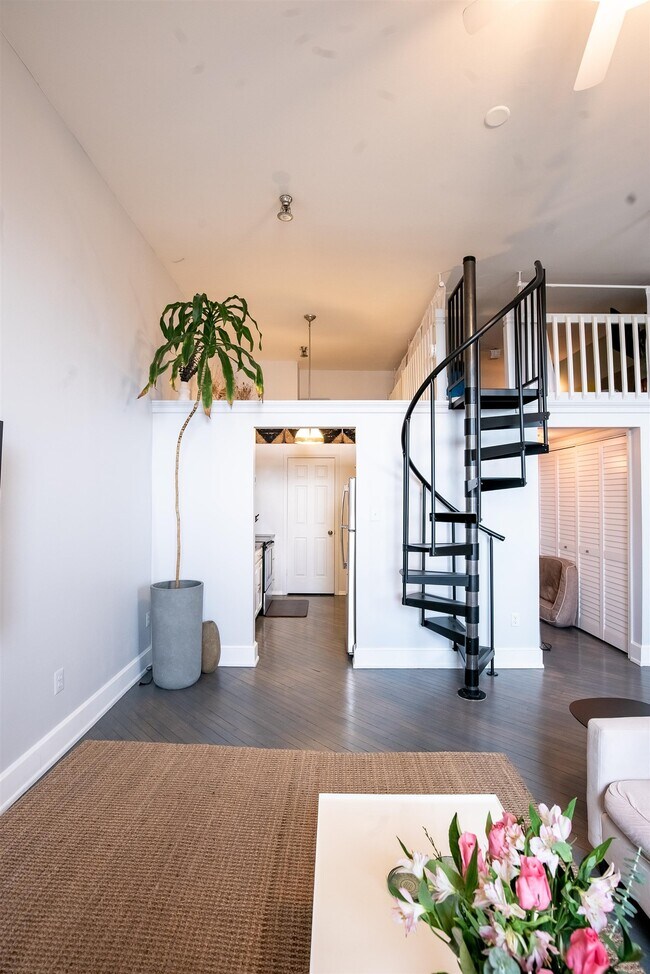 Building Photo - 154 Ogden Ave.