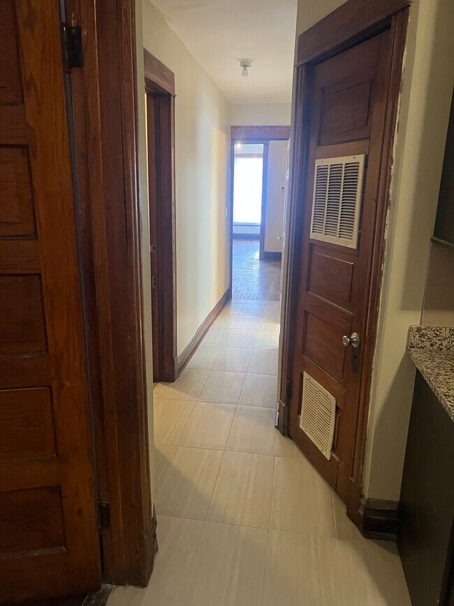 Building Photo - 6525 S Vernon Ave