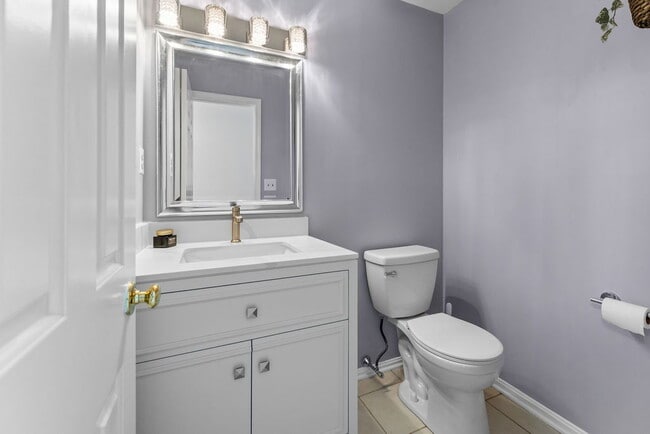 Building Photo - "Charming 4-Bedroom Retreat with Sun Room Scenic Views