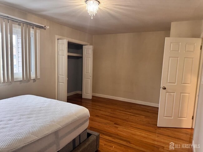 Building Photo - 489 Madison Dr