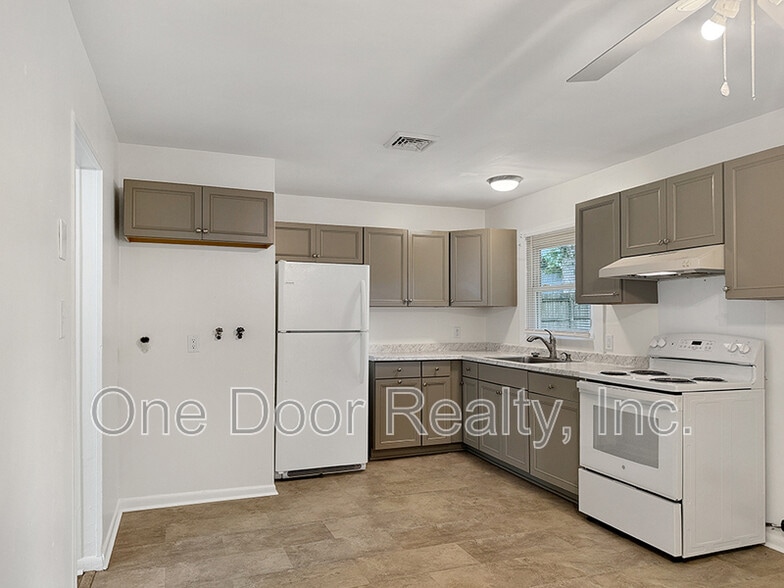 Building Photo - 105 Walker Dr