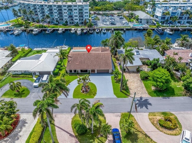 Building Photo - 2752 NE 3rd St