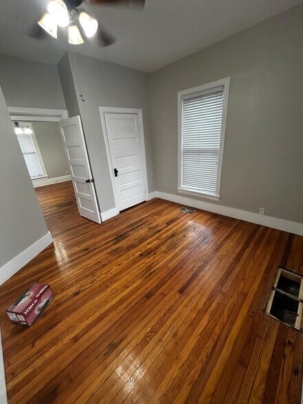 Building Photo - 518 E 13th Ave