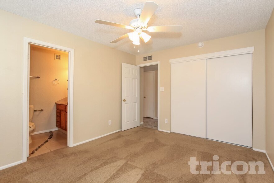 Building Photo - 5526 W Angela Dr