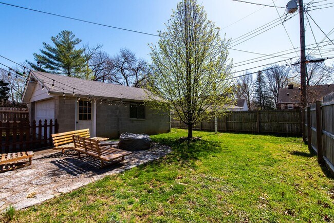 Building Photo - Charming Home in Deer Park Neighborhood