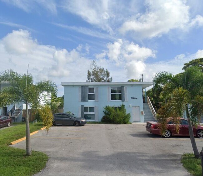 Primary Photo - 3204 Louisiana Ave