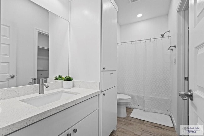 Building Photo - 422 Arroyo Ln