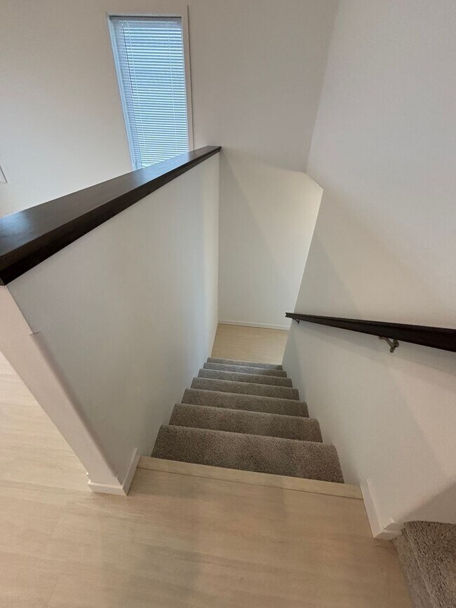 Building Photo - 3 Bed 3 Bath Townhome