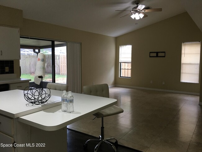Building Photo - 3469 Cabbage Palm Ave