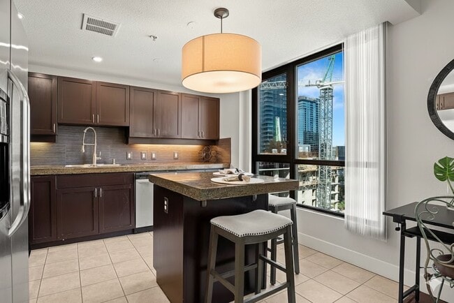 Building Photo - 1240 India St