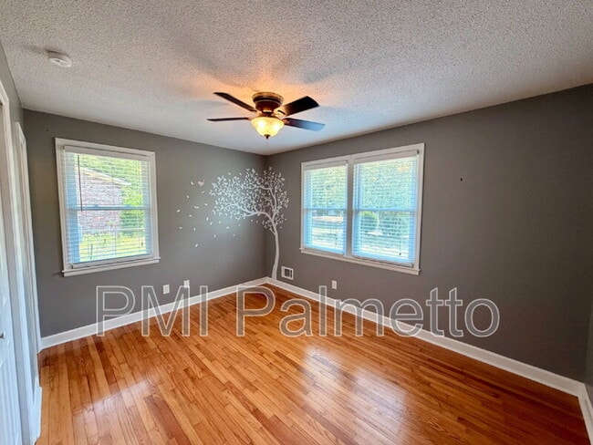 Building Photo - 1727 Sandra Dr