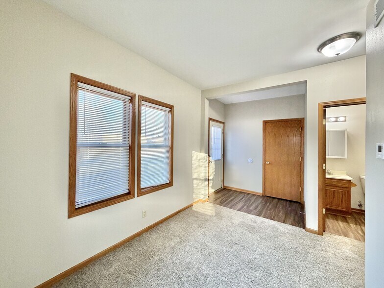 Building Photo - 17 Elliott St