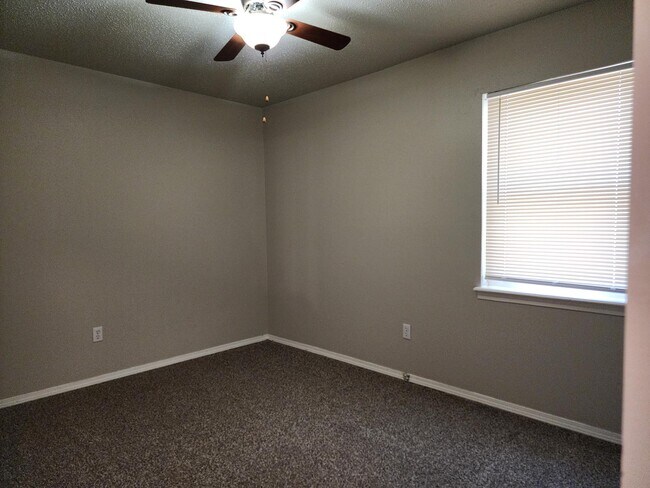 Building Photo - 1217 N Christine Dr