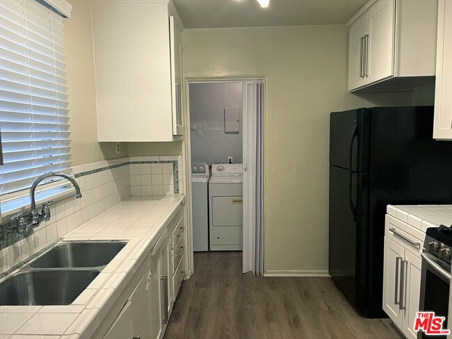 Building Photo - 2749 S Sepulveda Blvd