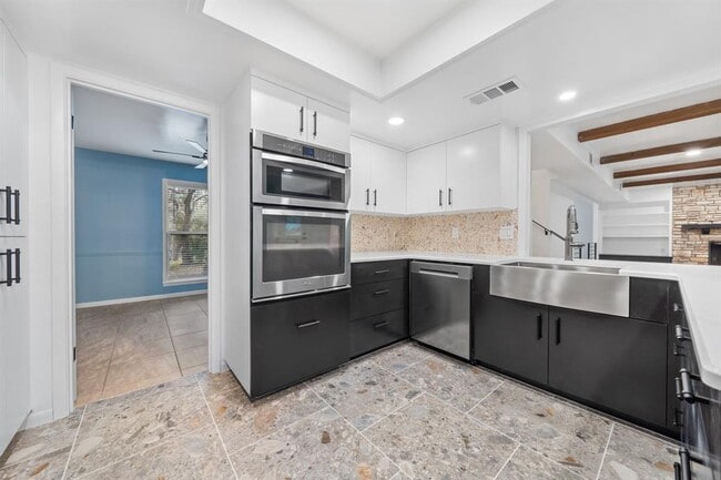 Building Photo - 2175 Park Rd