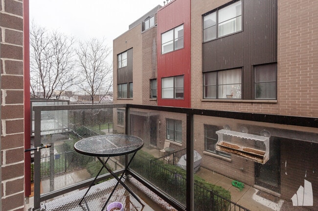 Building Photo - 648 W 16th St