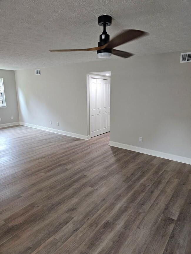 Building Photo - Available NOW. COMPLETELY RENOVATED. Minut...