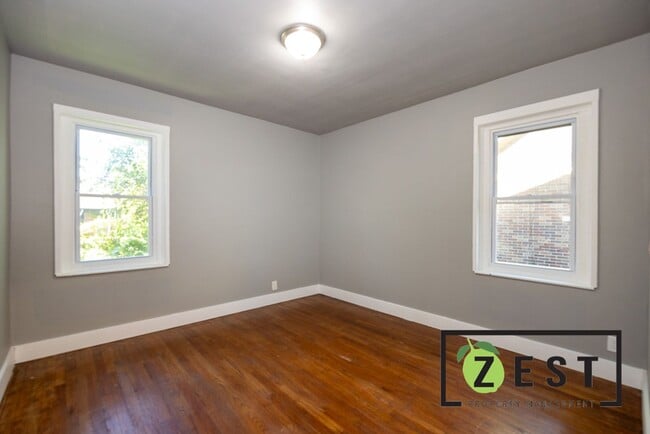Building Photo - 5235 Haverhill St