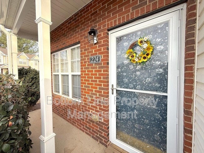 Building Photo - 224 Primrose Walk