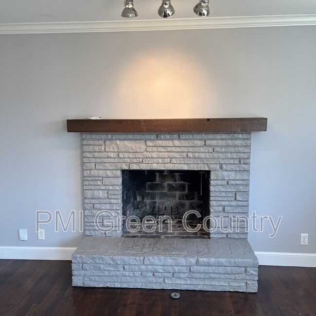 Building Photo - 5428 E 25th Pl