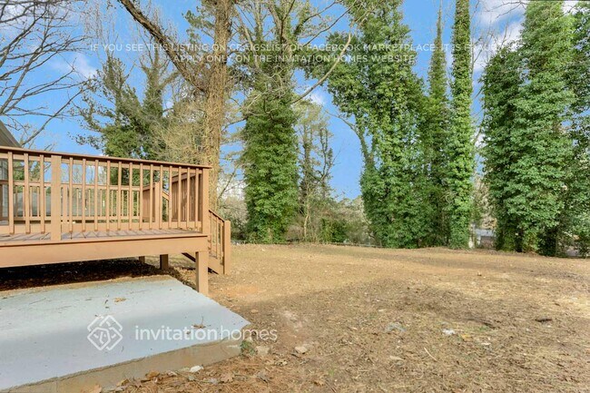 Building Photo - 212 Glenrose Cir SW