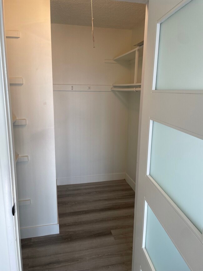 Building Photo - 305 E Plymouth St