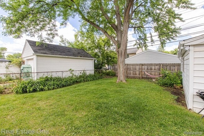 Building Photo - 122 W Houstonia Ave