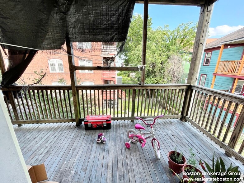Building Photo - 22 Humphreys St