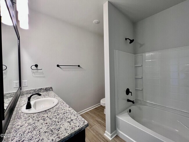 Building Photo - 131 Brattle Ct