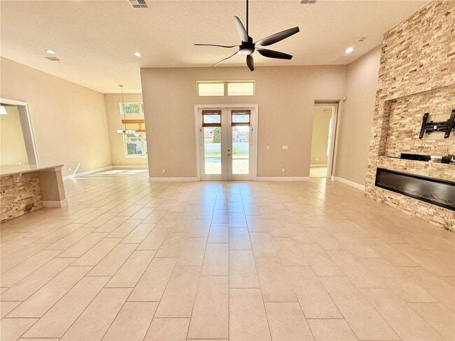 Building Photo - 11646 Hampstead St