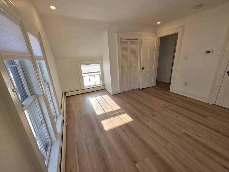 Building Photo - 21 Cleaves St