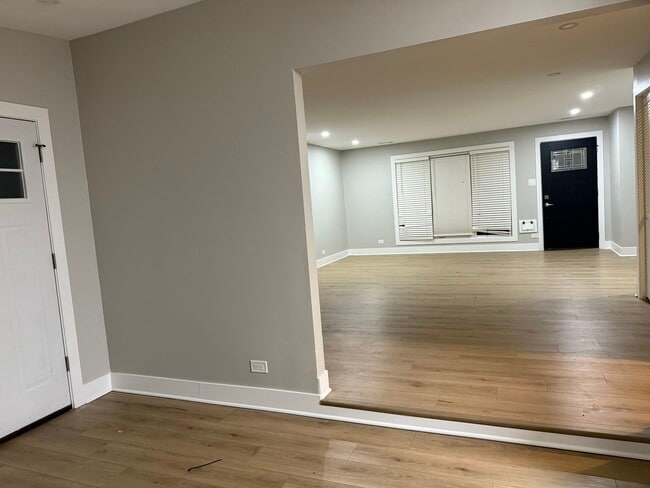 Building Photo - 318 Shabbona Dr