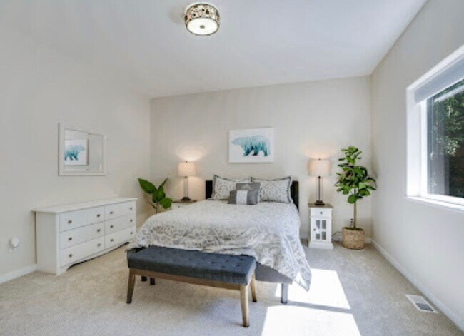 Building Photo - Furnished Westchester Lagoon Home