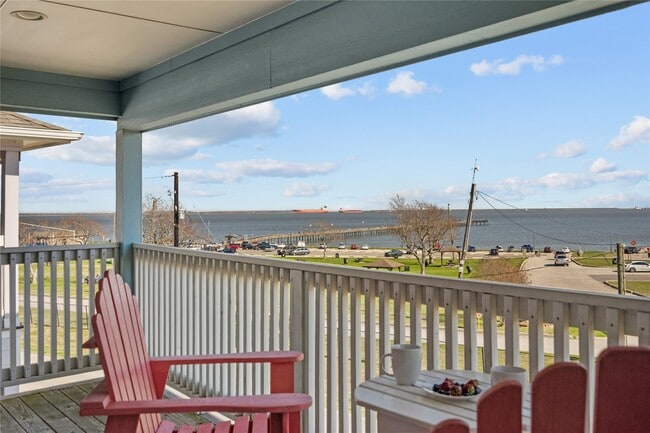 Building Photo - 715 Bayshore Dr