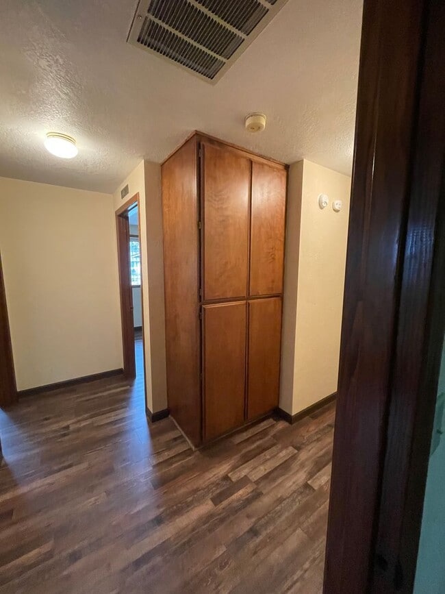 Building Photo - $300 OFF 1st Month's RENT!!  - Desirable E...