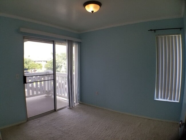 Building Photo - 2 Bedrooms, 2 Baths, 2 Parking at Kekuilan...