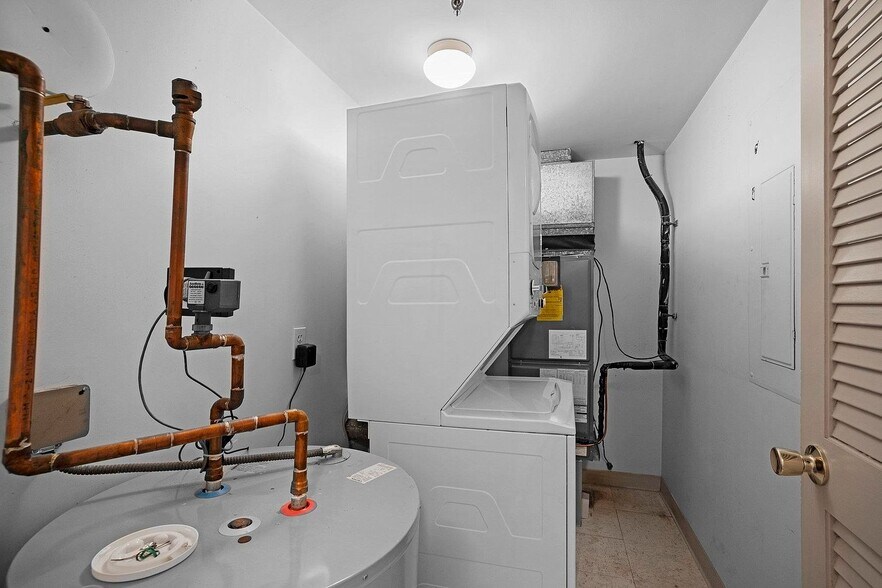Washer/Dryer - 33 Deer St