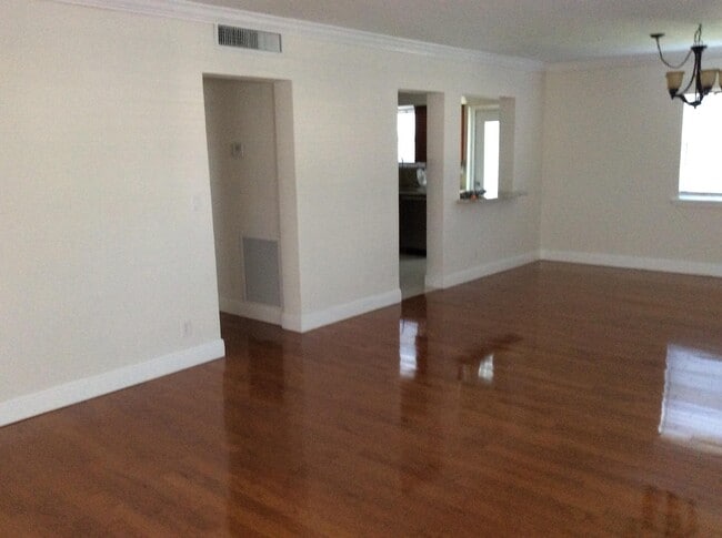 Building Photo - 1815 Middle River Dr