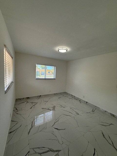 Building Photo - 5962