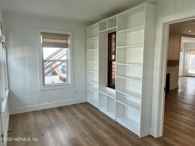 Building Photo - 201 Hopkins St