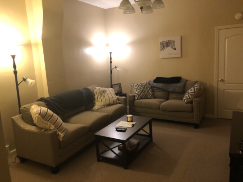 Building Photo - 154 Pearl St